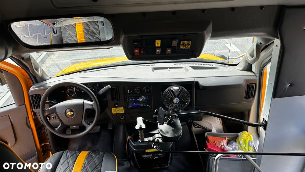 Chevrolet Express - 21