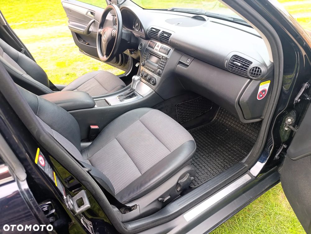 Mercedes-Benz Klasa C 180 Kompressor Automatik Avantgarde Sport Edition - 24