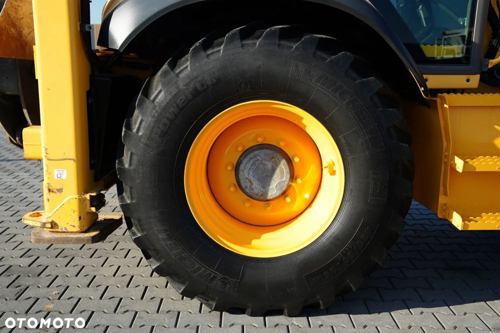 Volvo BL71B / KOPARKO-ŁADOWARKA / KLIMATYZACJA / SKARPÓWKA - 27
