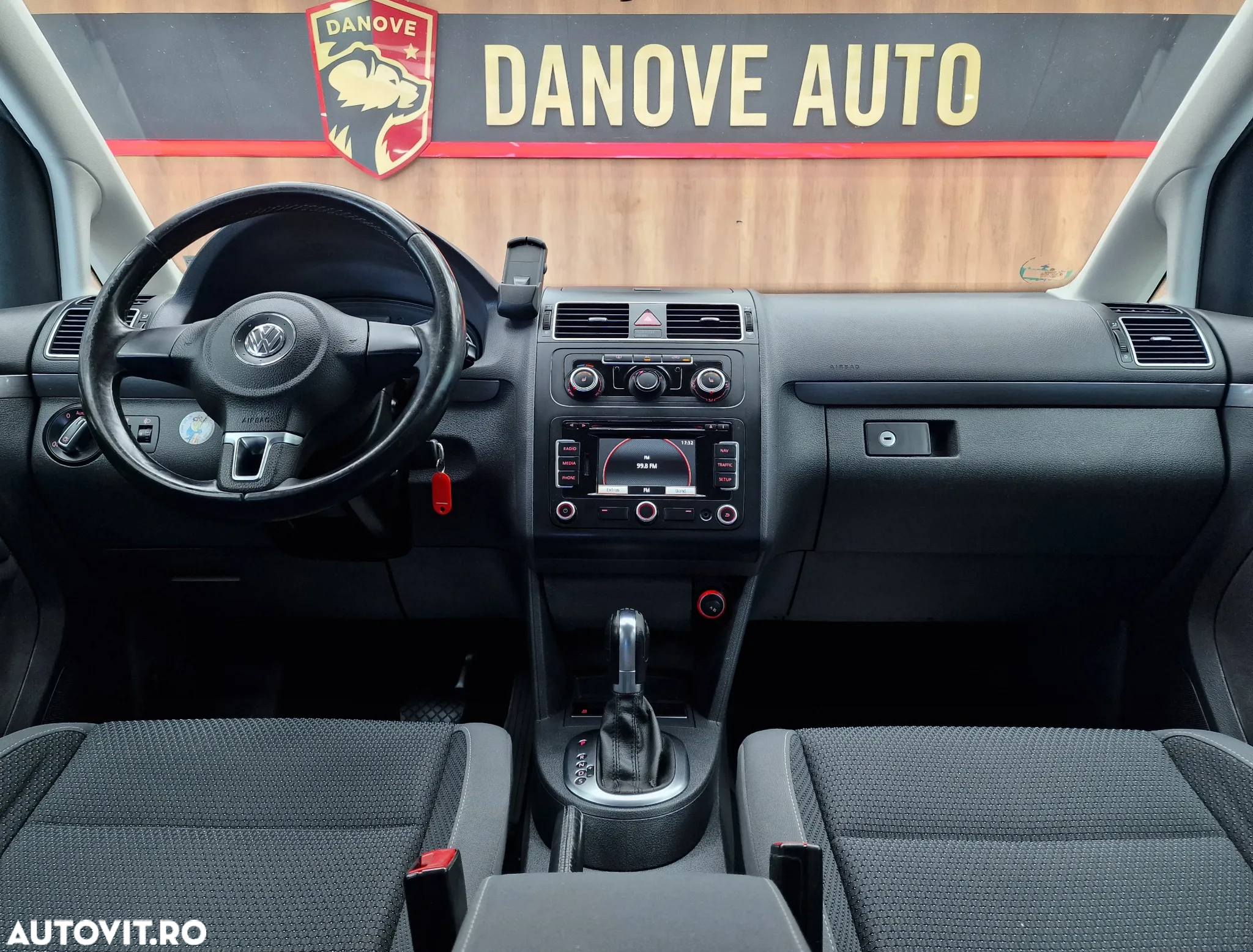 Volkswagen Touran 2.0 TDI DSG Trendline - 18