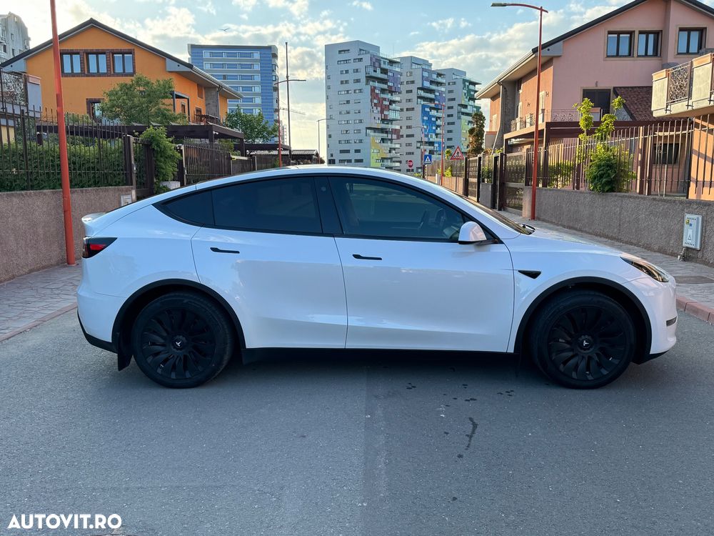 Tesla Model Y - 3