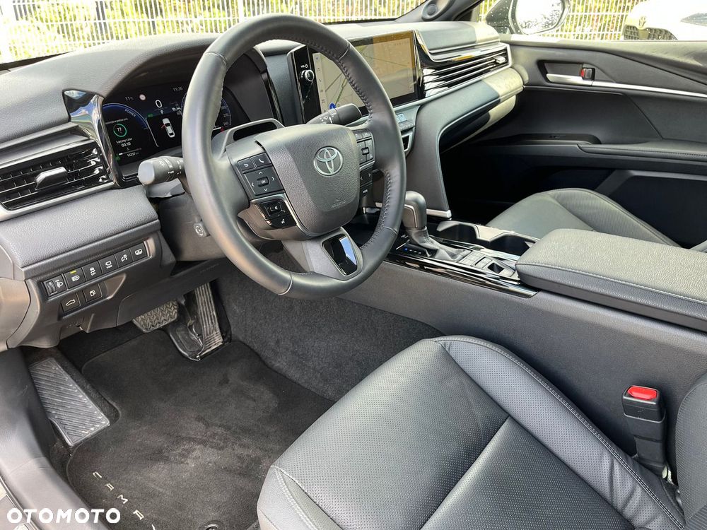 Toyota Camry - 4