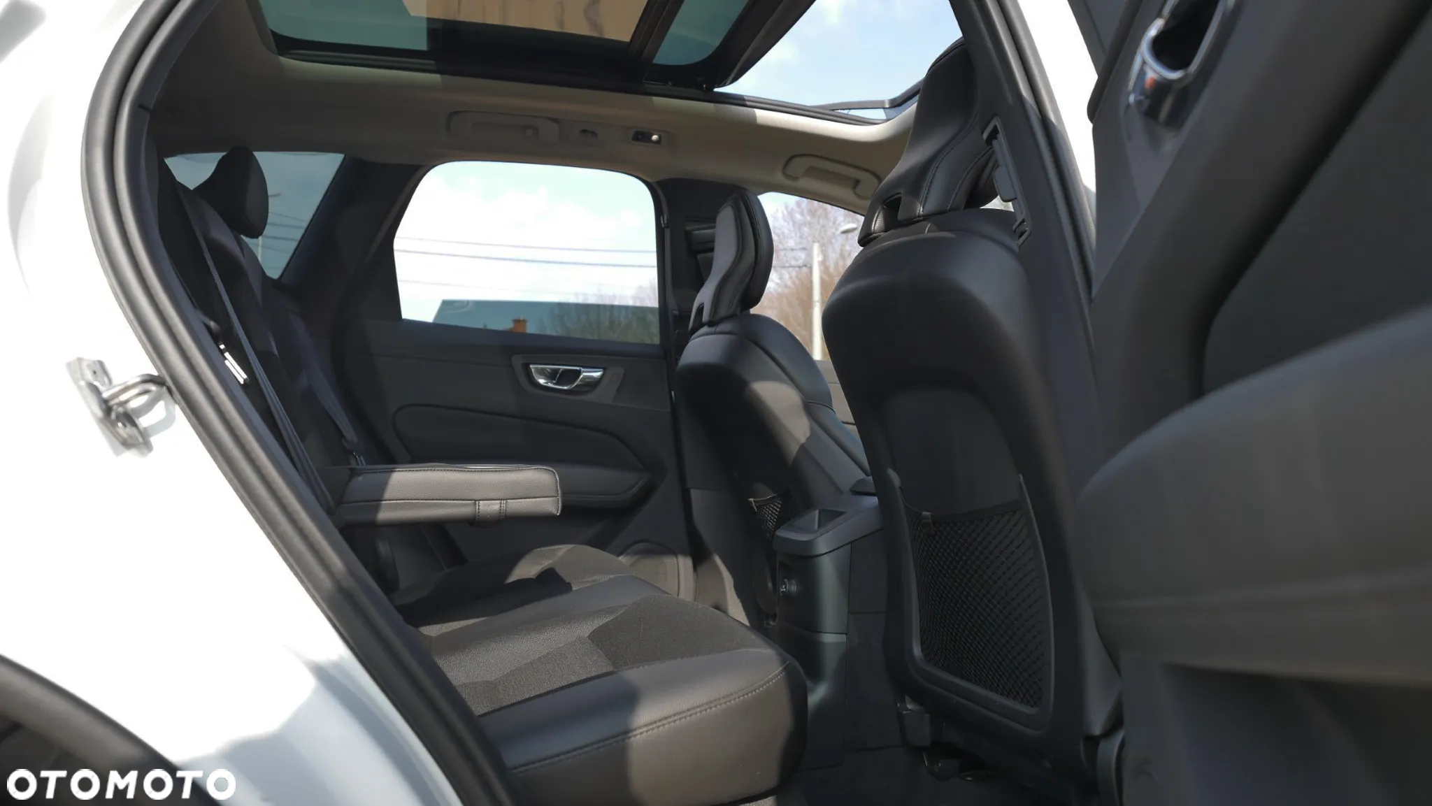 Volvo XC 60 T8 AWD Plug-In Hybrid Momentum Pro - 17