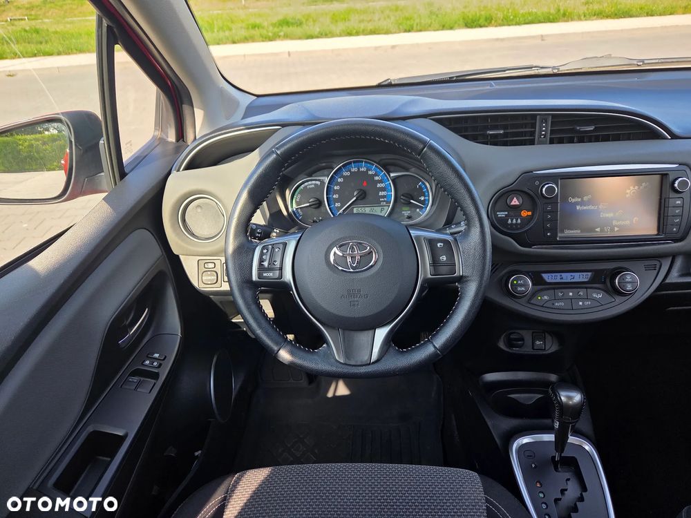 Toyota Yaris Hybrid 100 Premium EU6 - 17