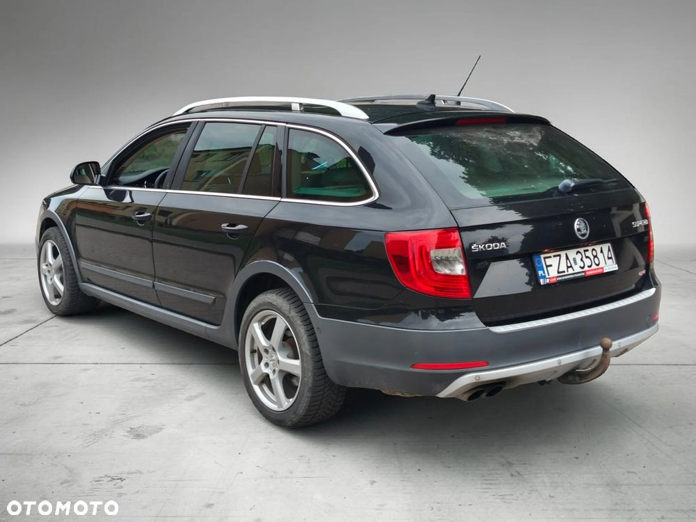 Skoda Superb 2.0 TDI 4x4 Platinum Outdoor DSG - 6