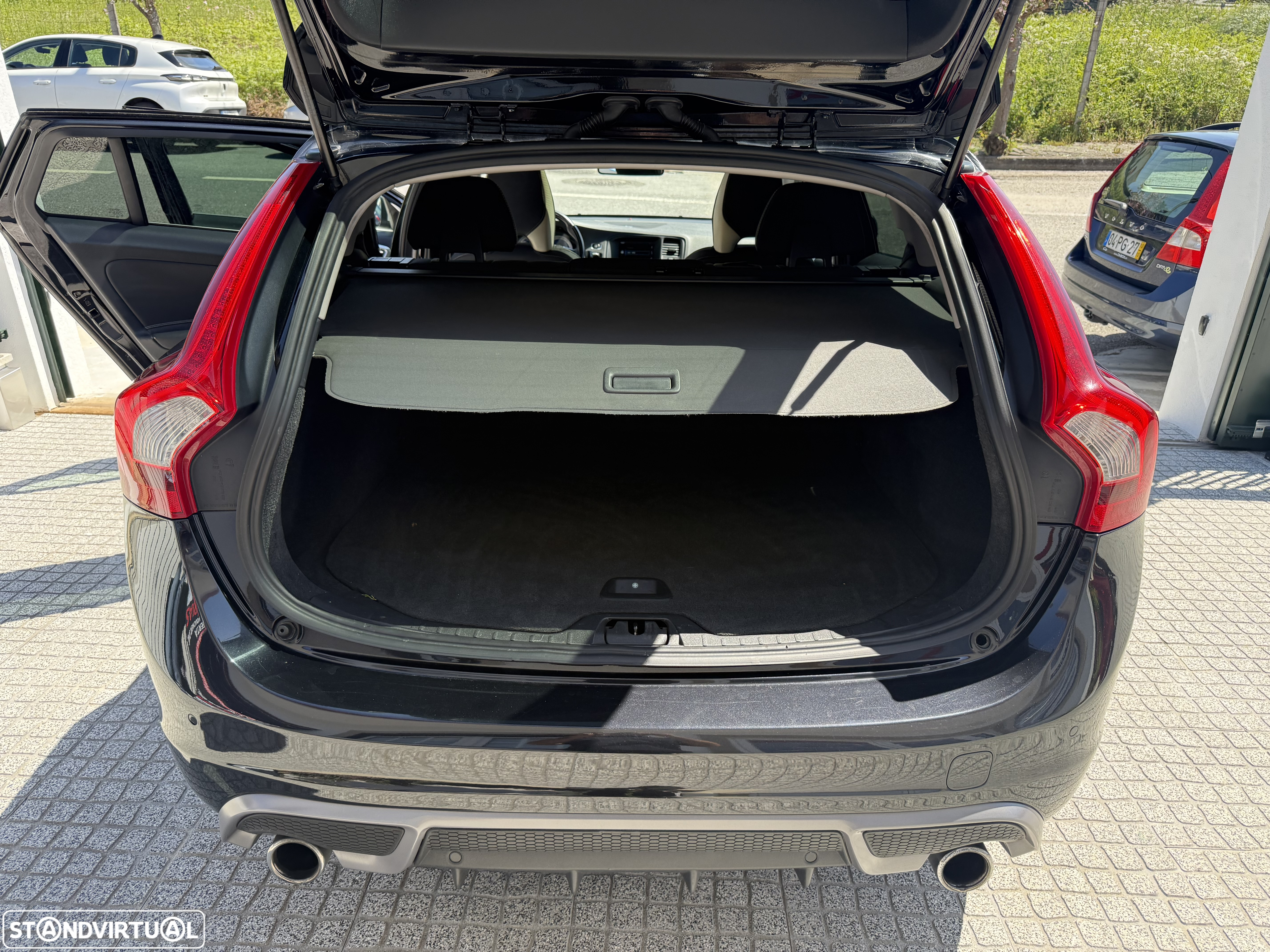Volvo V60 1.6 D2 R-Design - 11