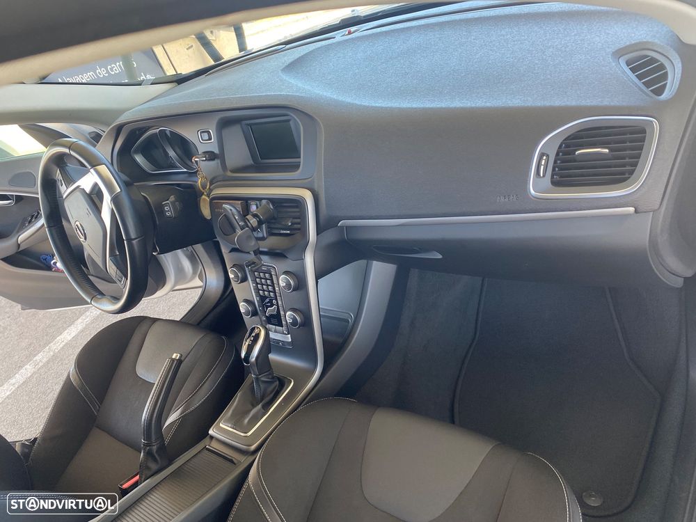 Volvo V40 2.0 D3 Kinetic Geartronic - 11