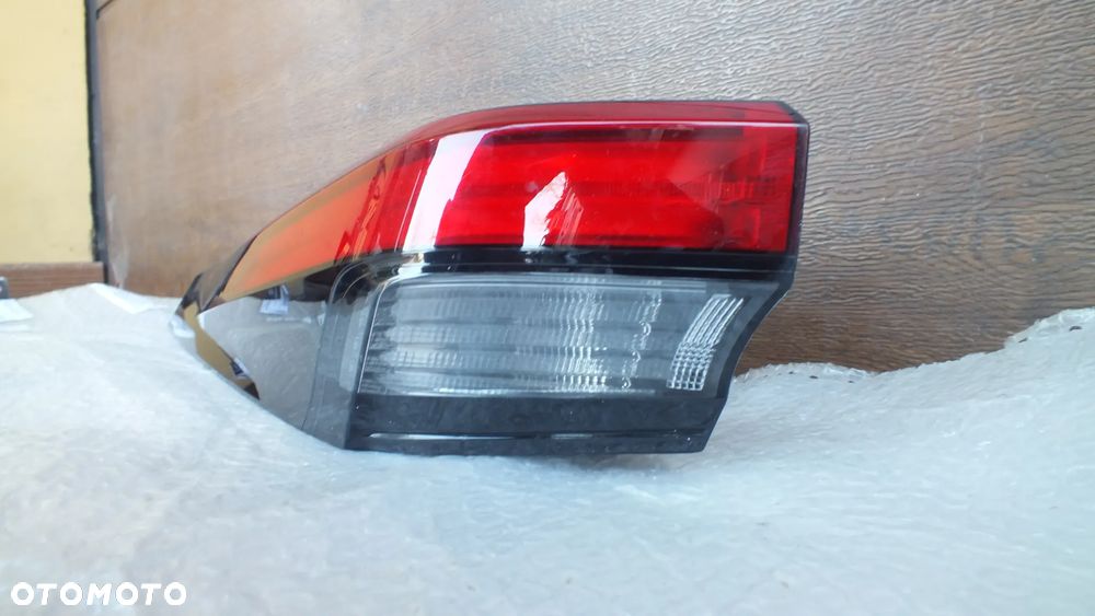 Lampa tylna lewa Toyota C-HR II  81560-F4200 - 2