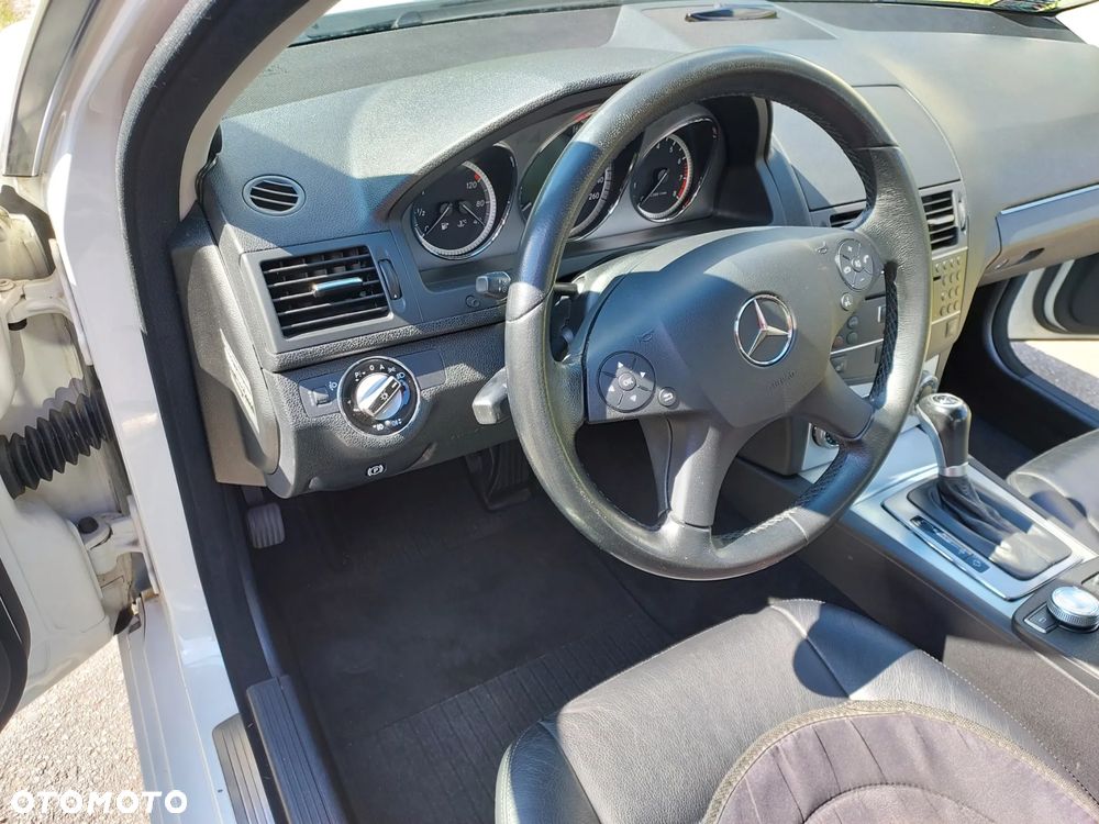 Mercedes-Benz Klasa C 200 CGI Automatik BlueEFFICIENCY Avantgarde - 4