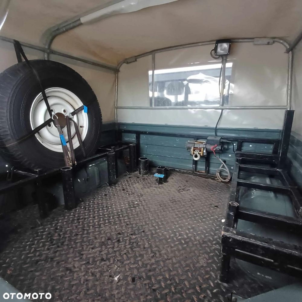 Land Rover Defender - 3