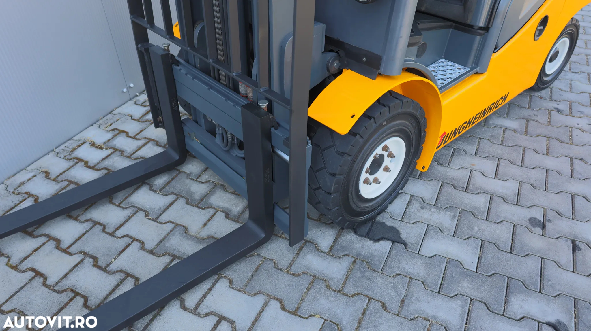 Jungheinrich DFG 320s - 9