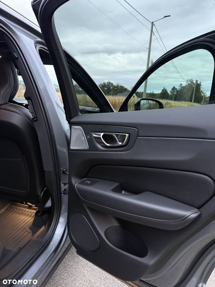 Volvo XC 60 B5 D AWD R-Design - 28