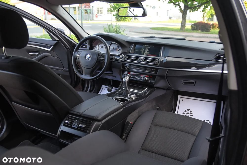 BMW Seria 5 520d - 33