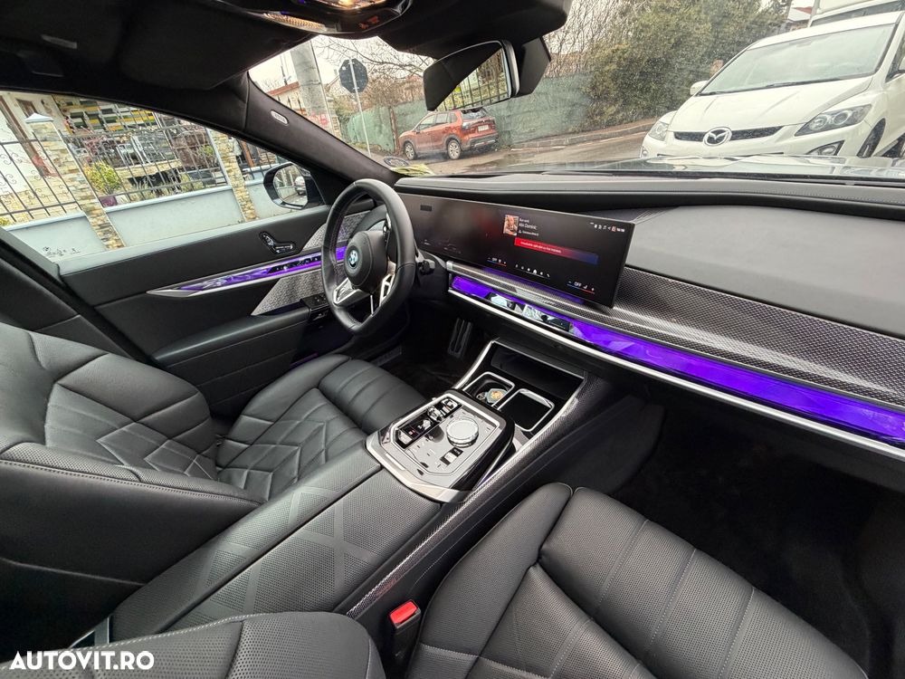 BMW M7 M760e xDrive - 16