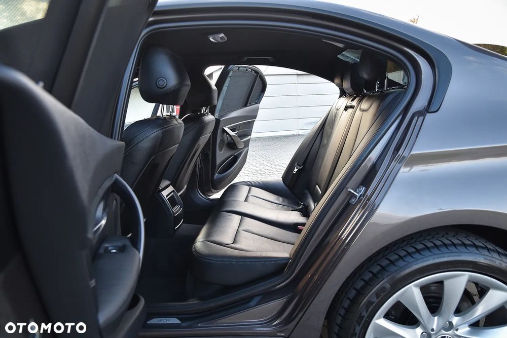 BMW Seria 3 316i Modern Line - 36