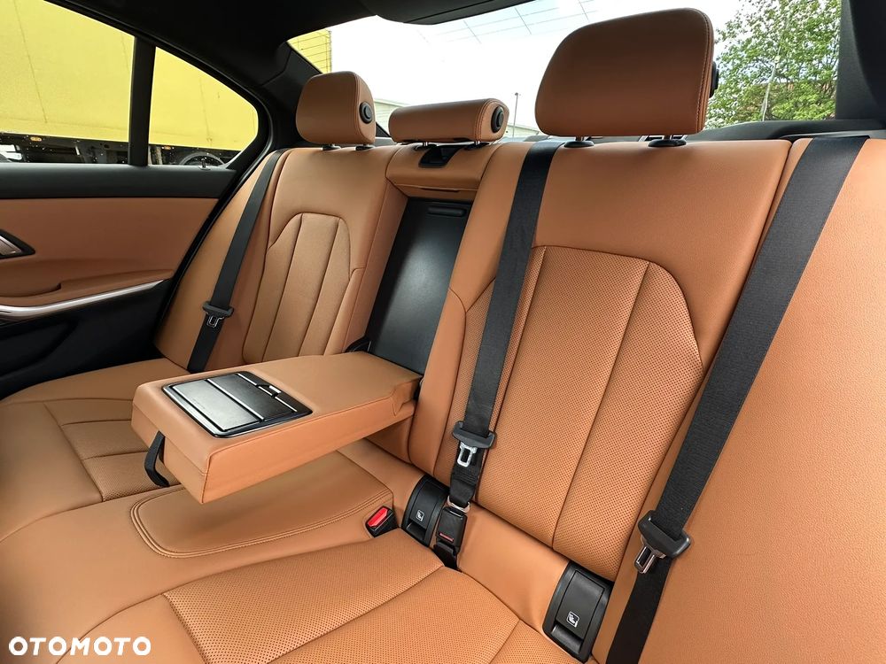BMW Seria 3 320d xDrive M Sport - 26