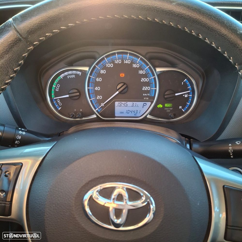 Toyota Yaris 1.5 HSD Comfort +P.Style+P.Techno - 9