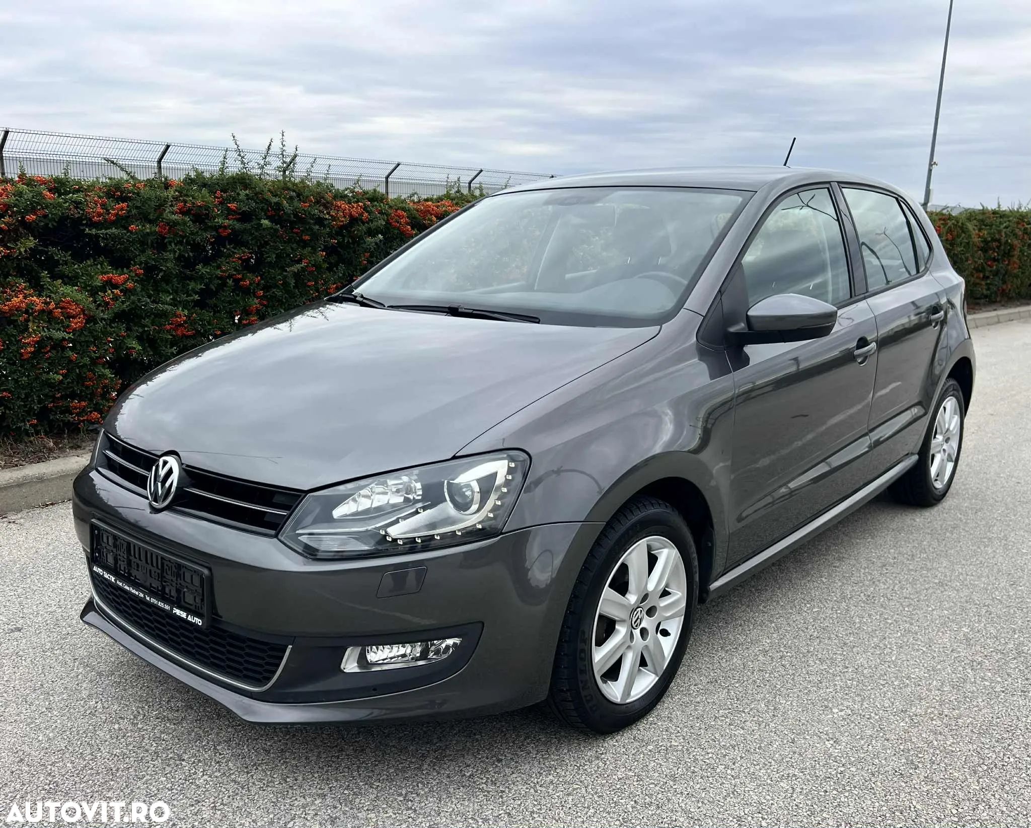 Volkswagen Polo 1.6 TDI DSG Highline - 1