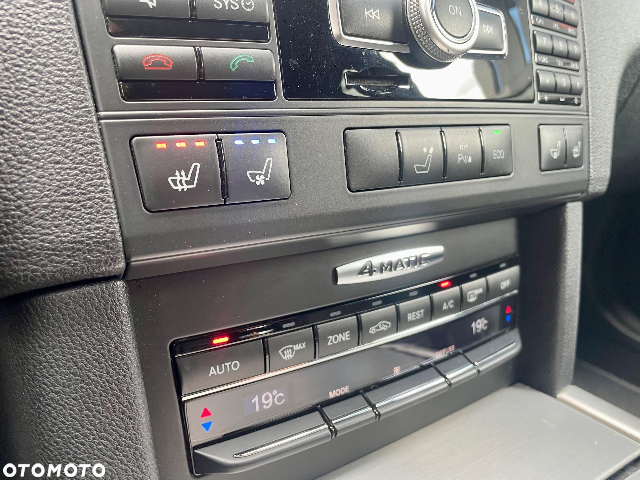 Mercedes-Benz Klasa E 500 T 4Matic 7G-TRONIC Avantgarde - 29