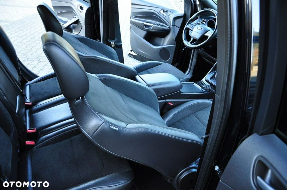 Ford Kuga 2.0 TDCi 4x4 ST-Line - 39