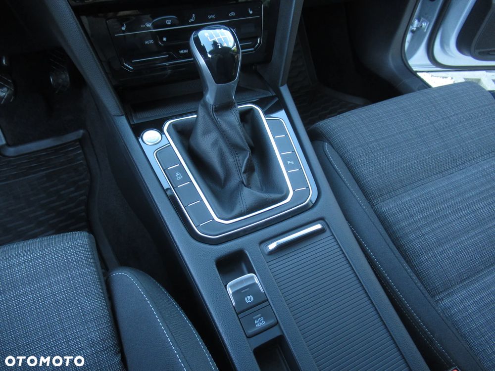 Volkswagen Passat 1.5 TSI EVO Business - 16