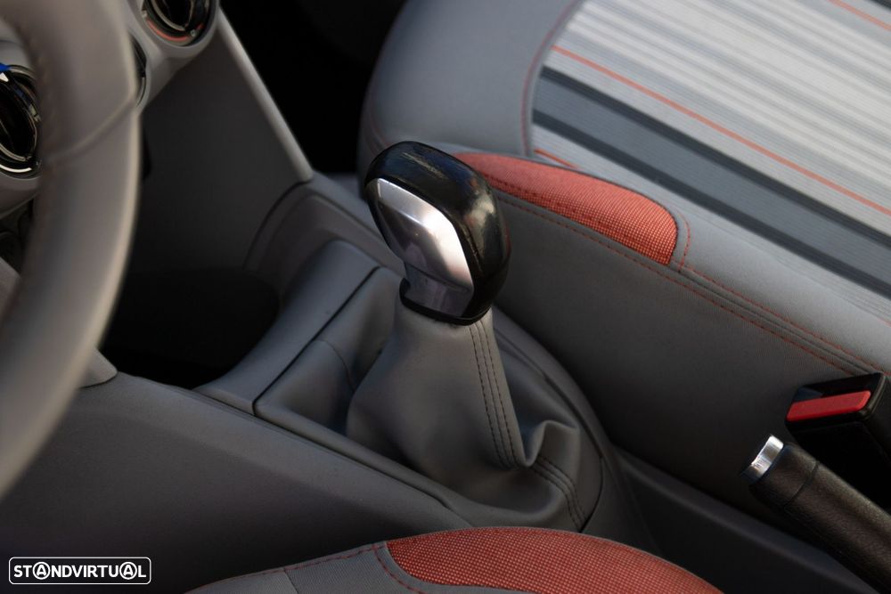 Peugeot 208 1.4 HDi - 32