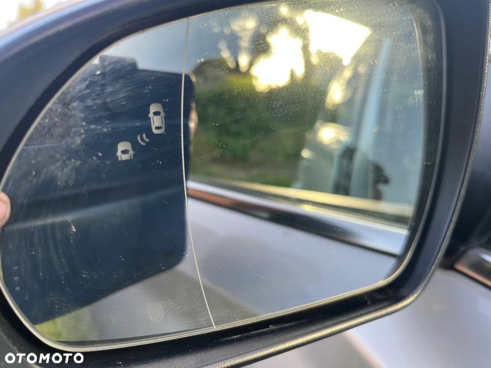 Hyundai i30 1.6 D Premiere Luxury DCT - 35