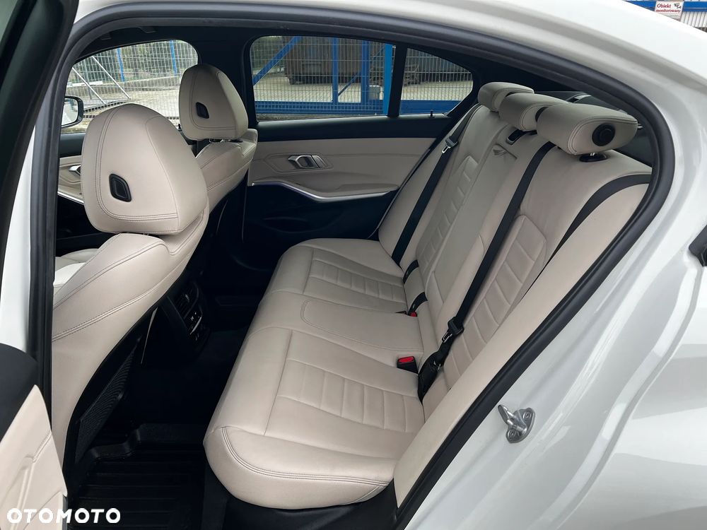 BMW Seria 3 320d xDrive Sport Line Shadow sport - 25