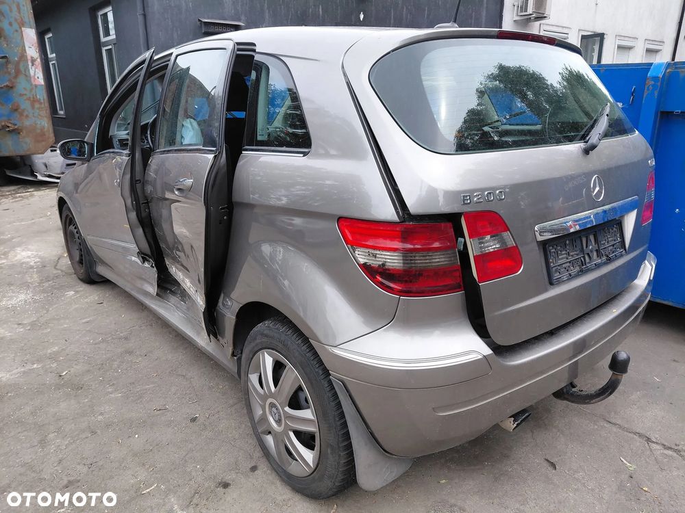 Na części: Mercedes Benz B 200 CDI Rok 2005 Pojemność 1992  Moc 103 kw Diesel - 7