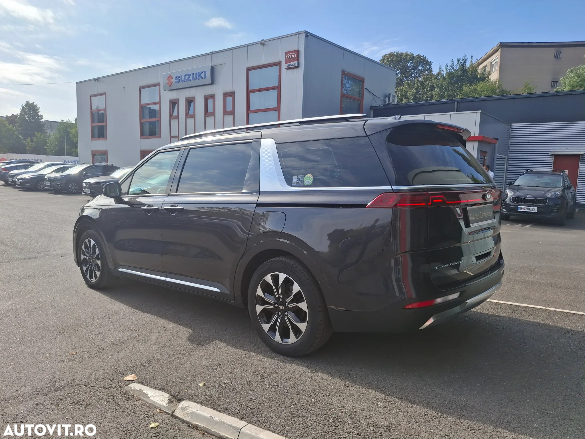 Kia Carnival - 4