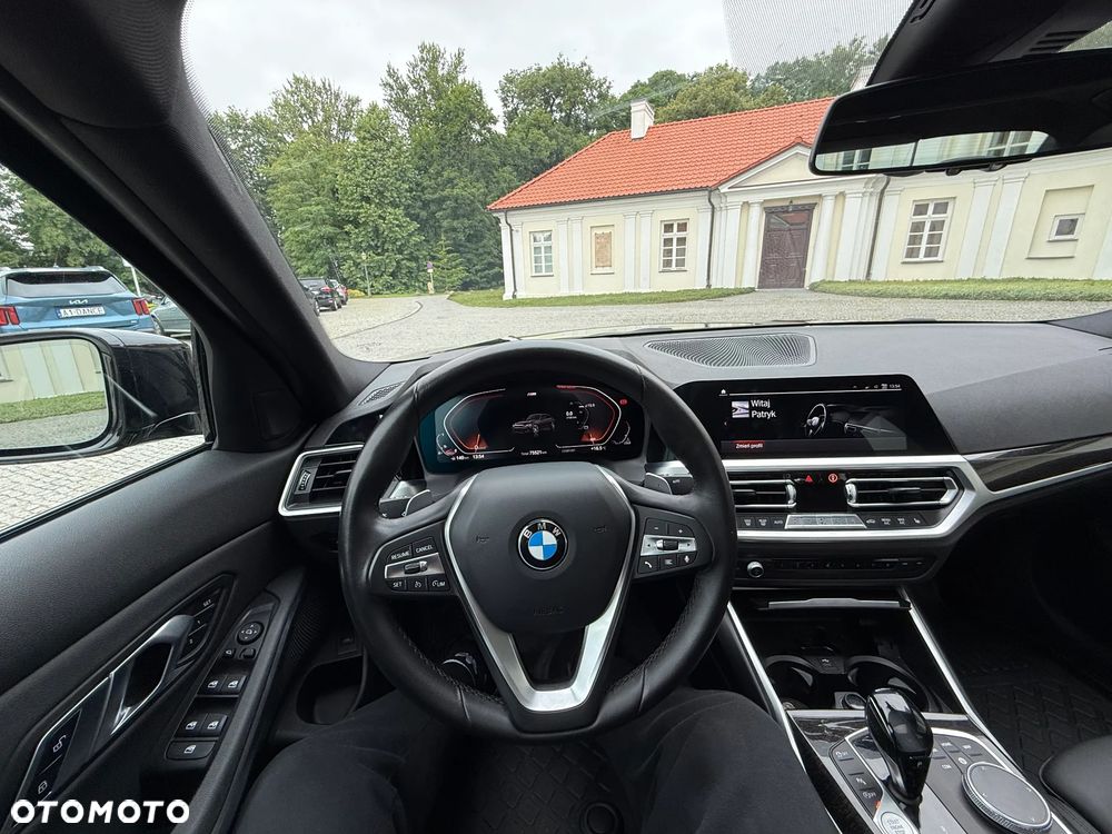 BMW Seria 3 330i xDrive - 23