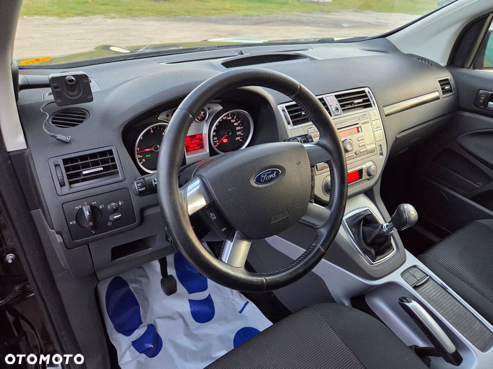 Ford Kuga 2.0 TDCi 2x4 Titanium - 28
