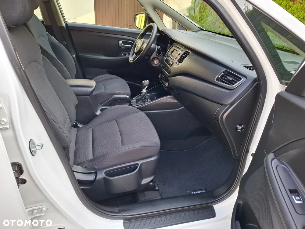 Kia Carens - 11