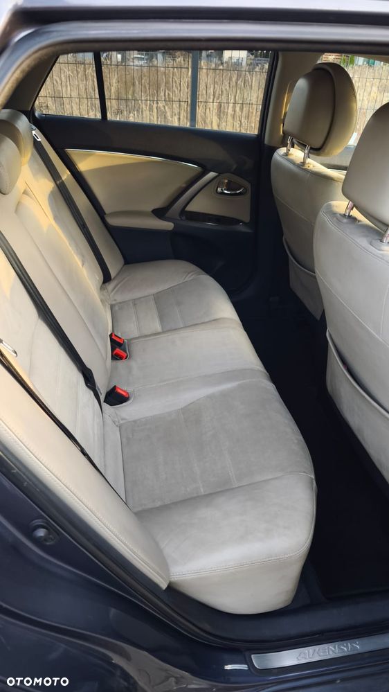 Toyota Avensis 1.8 Style - 17