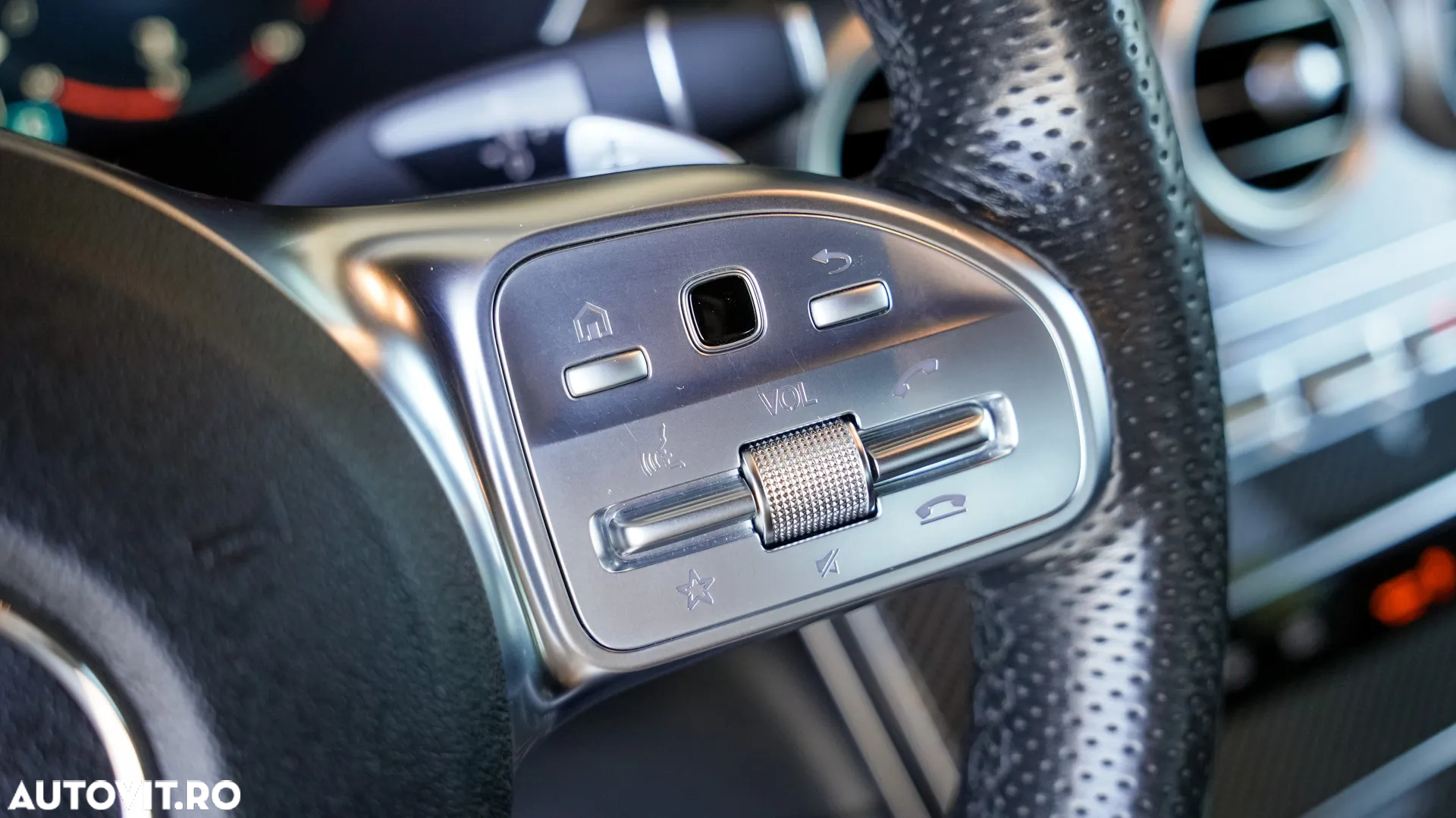 Mercedes-Benz GLC 300 d 4Matic 9G-TRONIC AMG Line - 24