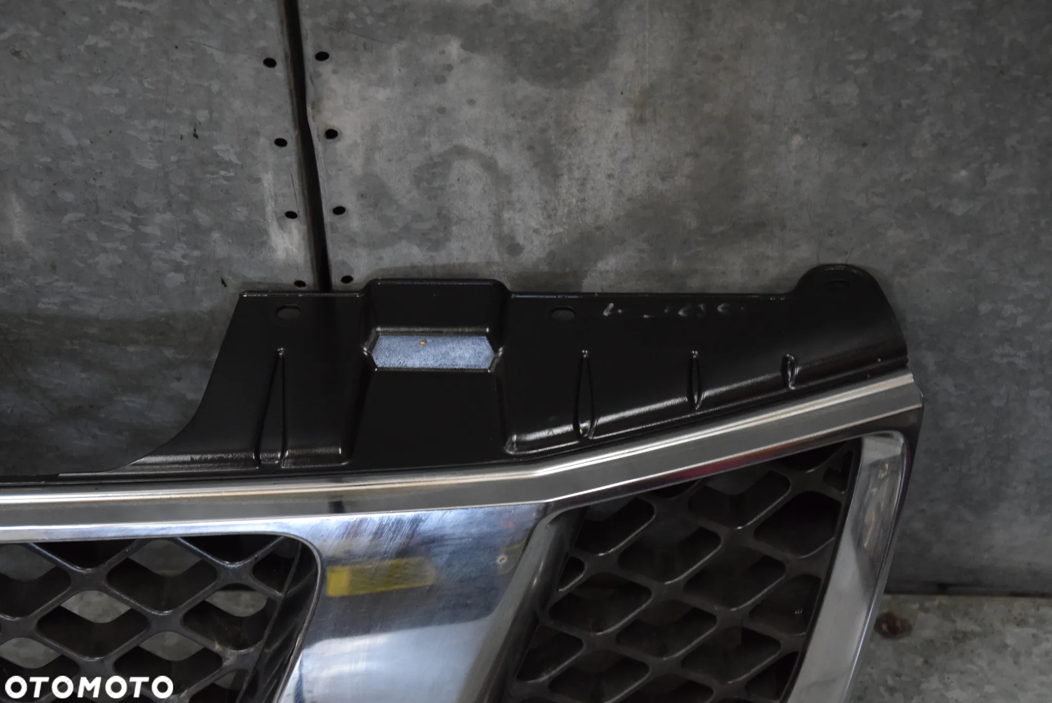NISSAN NAVARA D40 GRILL ATRAPA - 6