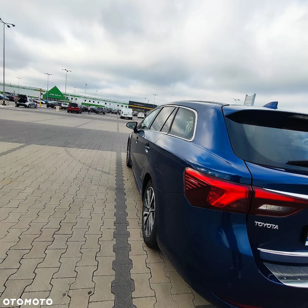 Toyota Avensis 2.0 D-4D Premium - 4