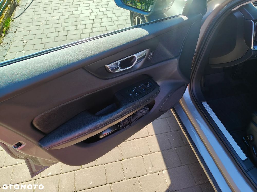 Volvo V60 D4 Geartronic Momentum Pro - 19