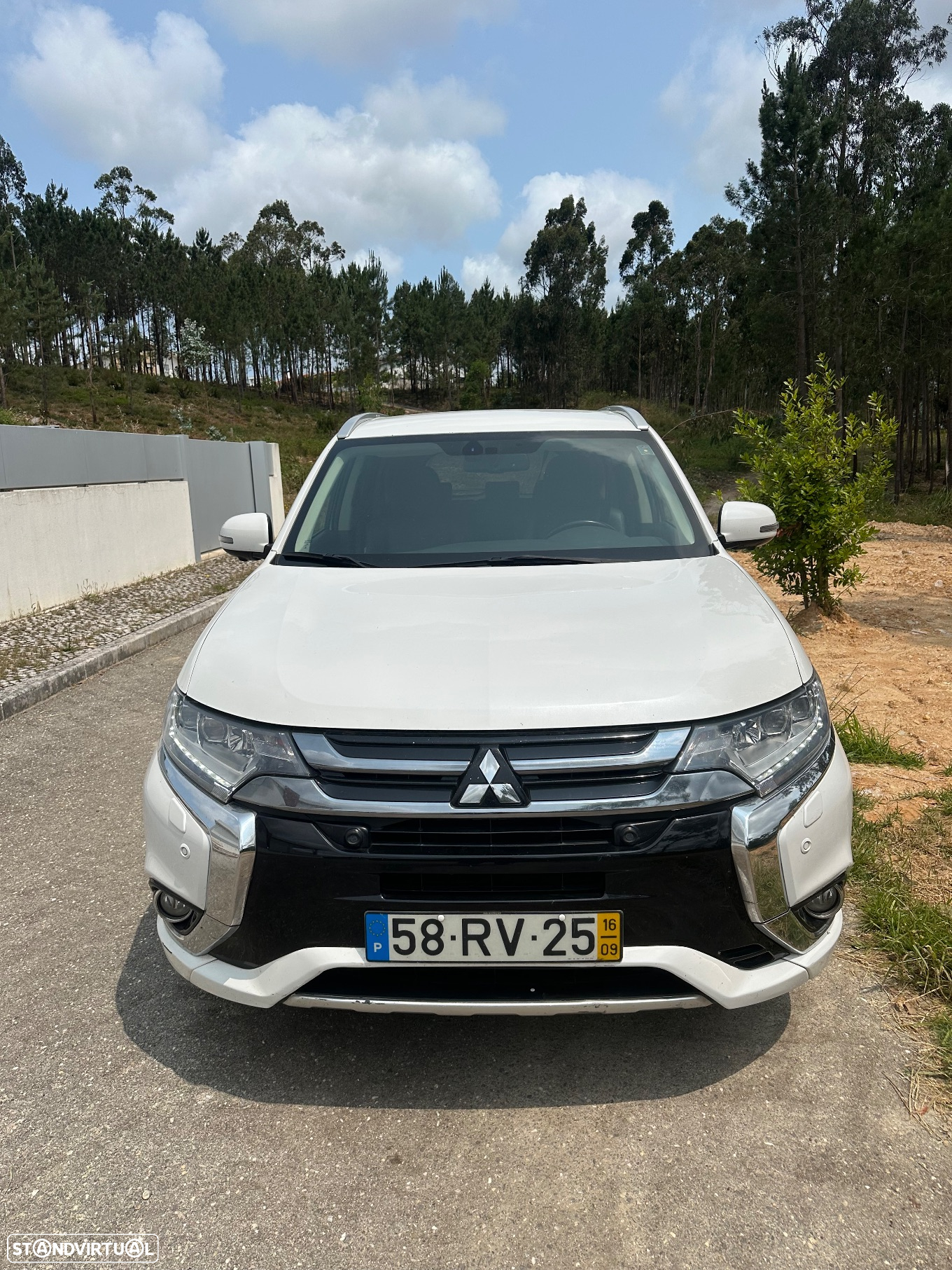 Mitsubishi Outlander 2.0 MIVEC Instyle Navi+ - 4