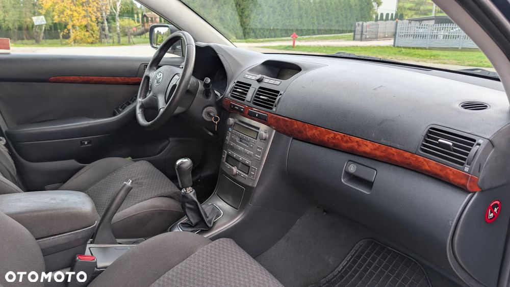 Toyota Avensis 1.8 VVT-i Sol - 11