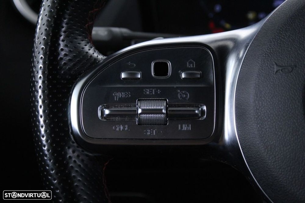 Mercedes-Benz GLA 180 d AMG Line - 22