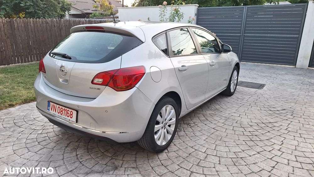 Opel Astra 2014 photo 4