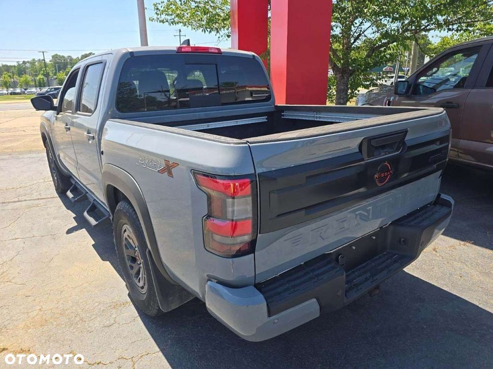 Nissan Frontier - 2