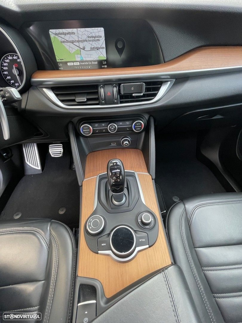 Alfa Romeo Stelvio 2.0 Turbo 16V AT8-Q4 First Edition - 29