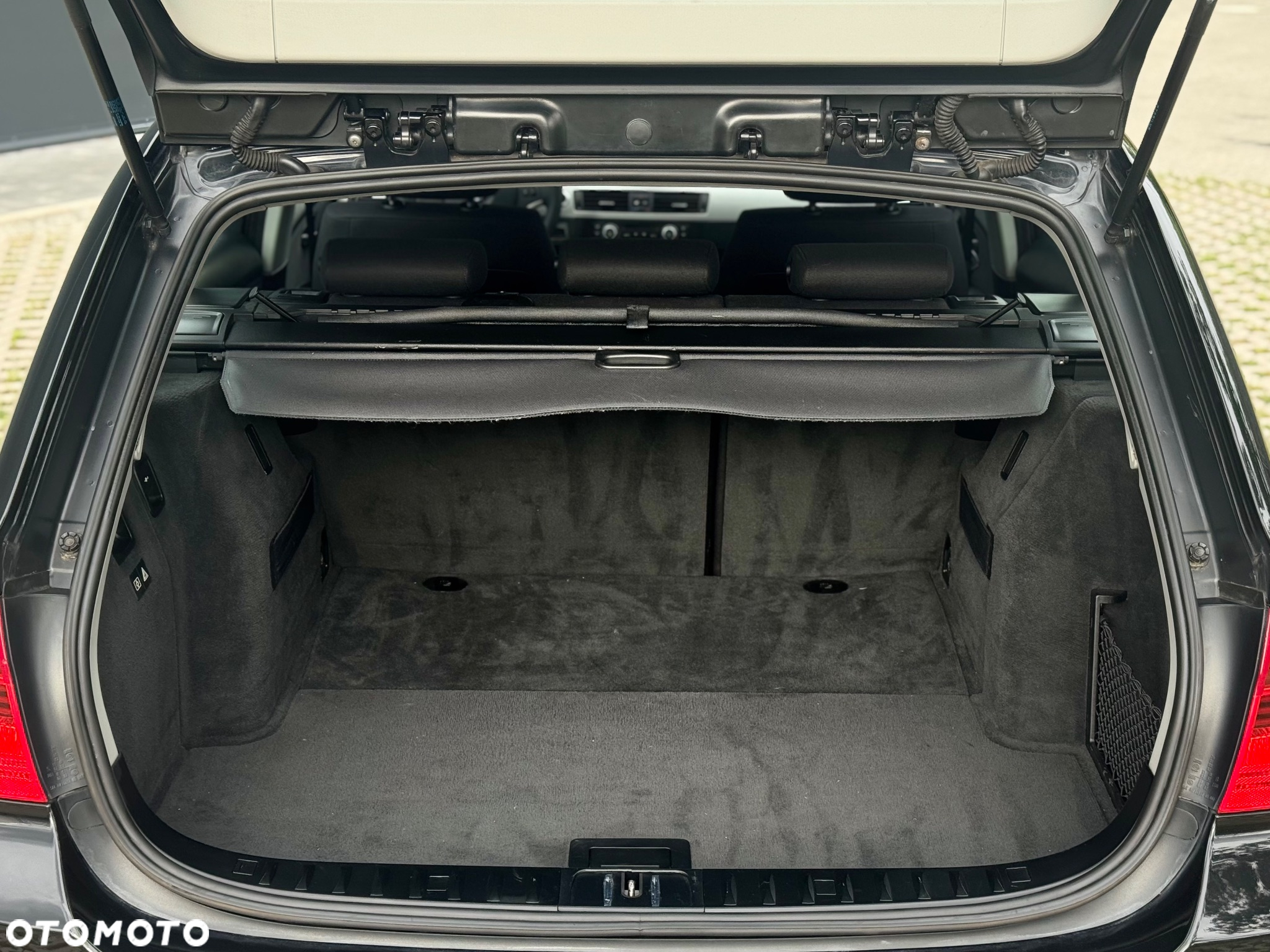 BMW Seria 3 318i Touring - 27