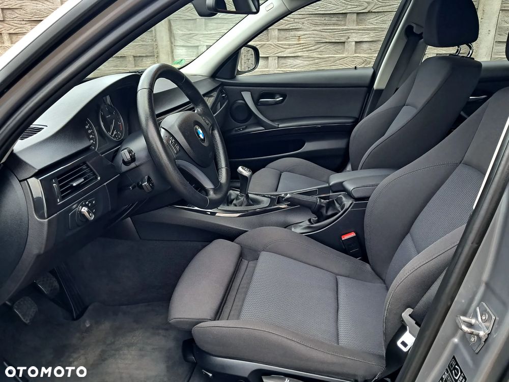 BMW Seria 3 320d - 25
