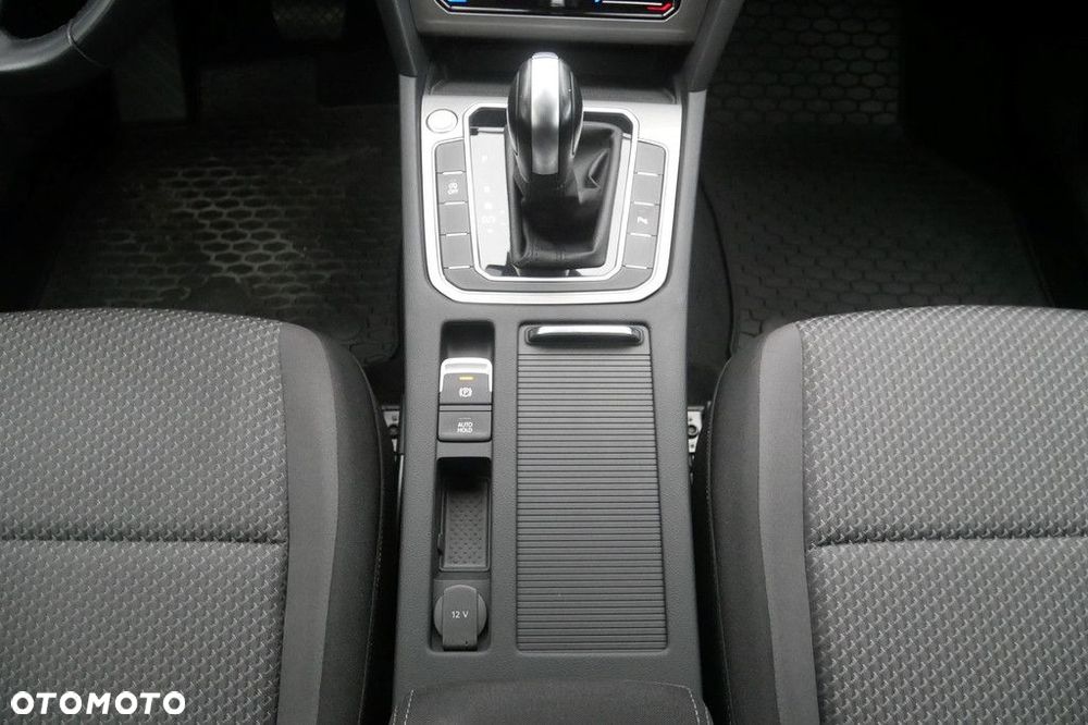 Volkswagen Passat Variant 1.5 TSI EVO Essence DSG - 11