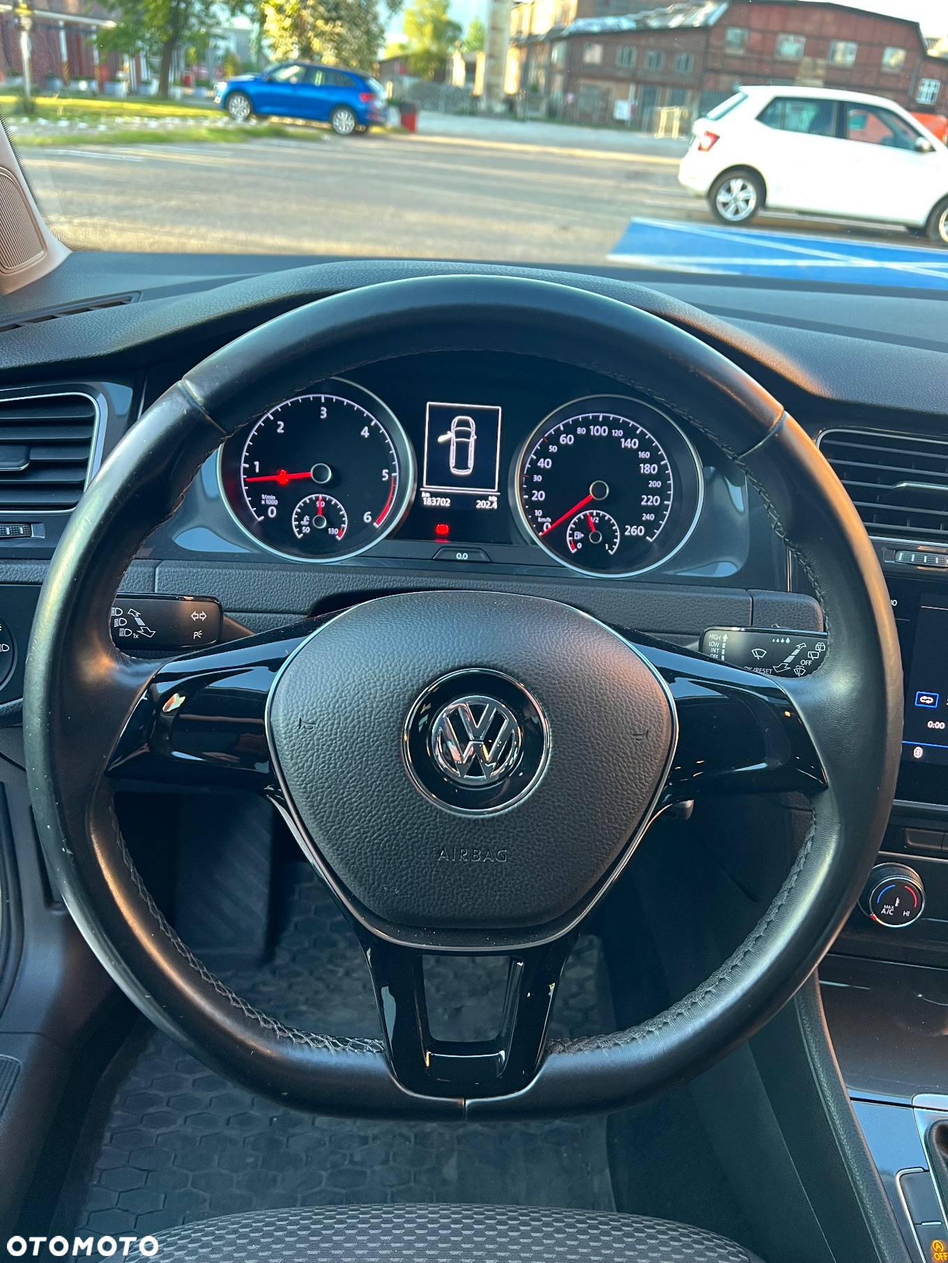 Volkswagen Golf - 14