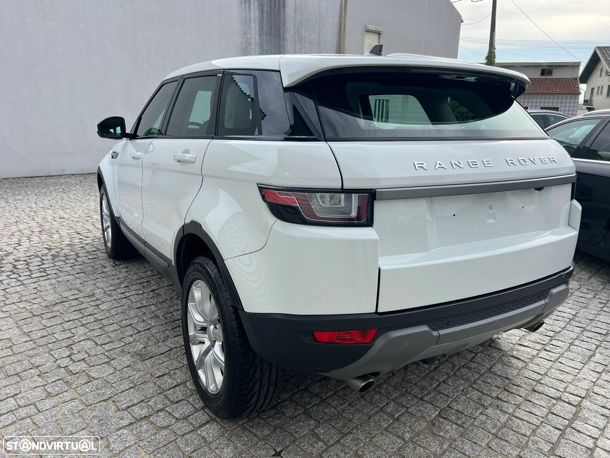 Land Rover Range Rover Evoque 2.0 D150 R-Dynamic S - 11