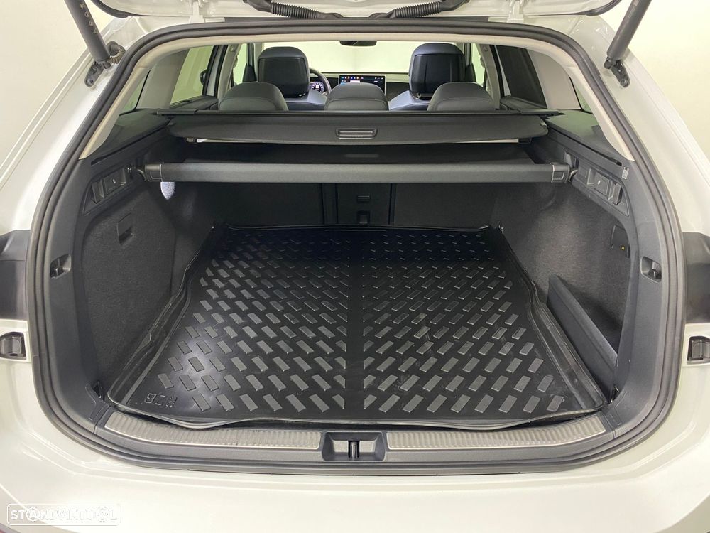 VW Passat Variant 2.0 TDi Business DSG - 26